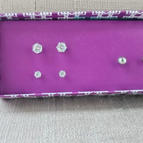 Women Earrings Set of 5 Stud Earrings Silver Tone Comes in a box - Picture 5 of 9